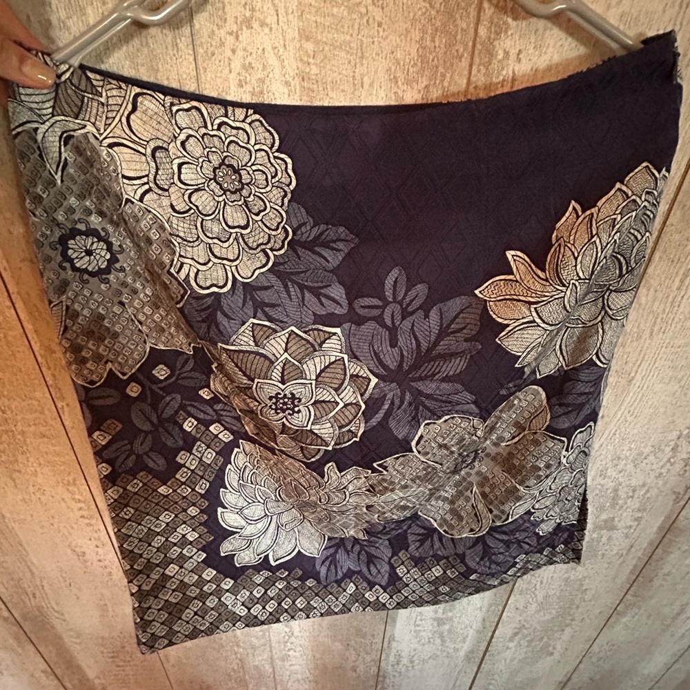 Talbots Silk blend skirt.Ladies size 12P. Beautiful navy print. EUC